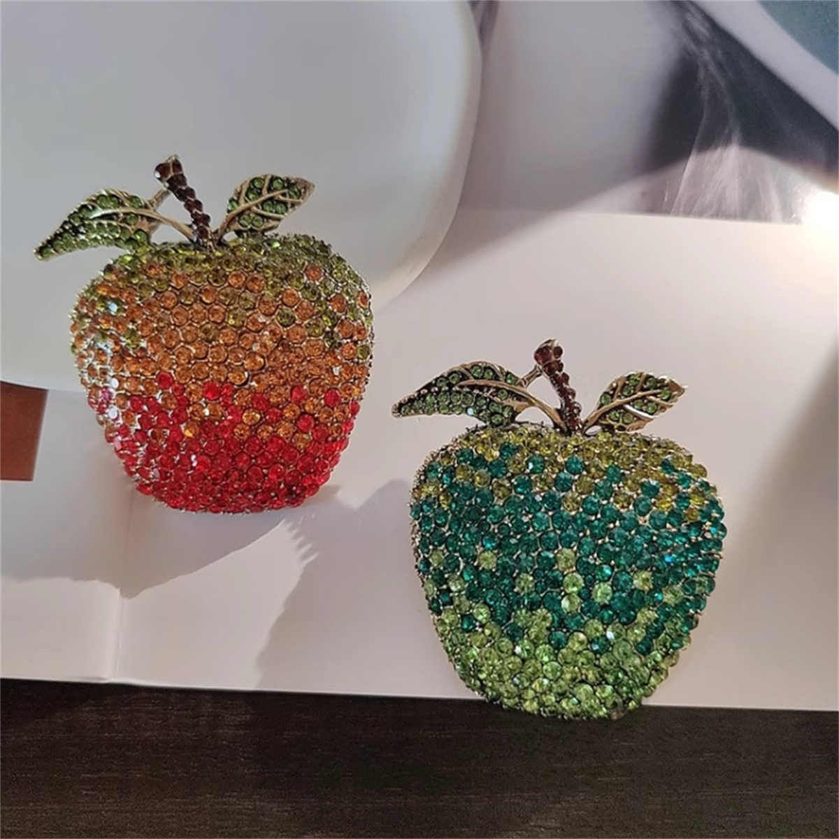 Literary Retro Apple Brooch Ha - Eve Jewelry & Watches Distribuidor Oficial Rolex Buenos Aires 리뷰 및 가격